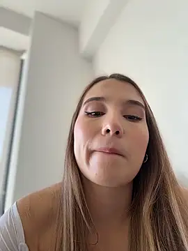 Snapshot of SophieRaily_ chatting on 01.05.26 SophieRaily online show from 01.05.26