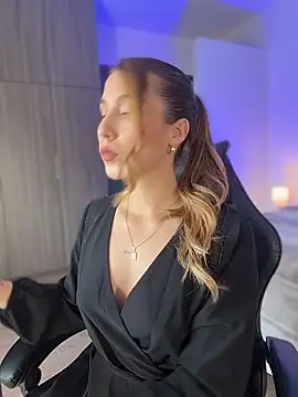 Snapshot of SophieRaily_ chatting on 01.09.26 SophieRaily online show from 01.09.26