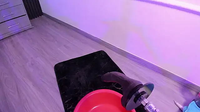 MiiaaMoonroee online show from 02.14.26