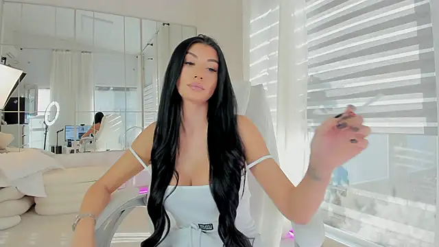 missdiamond  online show from 10.29.25