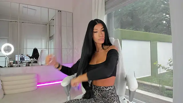 missdiamond  online show from 11.21.25