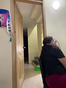 alissonfernandez  online show from 12.04.25