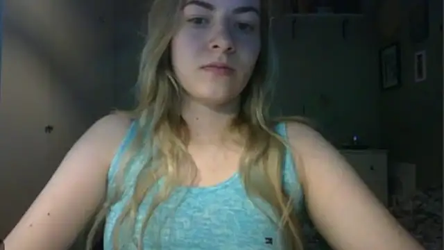Snapshot of ROSIEx_sweet chatting on 04.13.26 ROSIEx sweet online show from 04.13.26