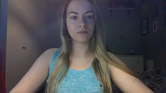 Snapshot of ROSIEx_sweet chatting on 04.16.26 ROSIEx sweet online show from 04.16.26
