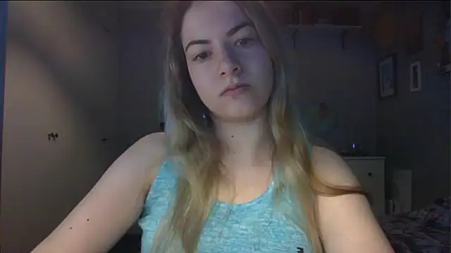 Snapshot of ROSIEx_sweet chatting on 04.17.26 ROSIEx sweet online show from 04.17.26