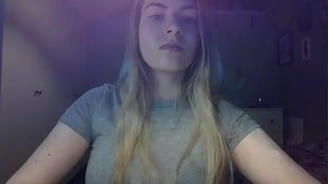 Snapshot of ROSIEx_sweet chatting on 04.21.26 ROSIEx sweet online show from 04.21.26