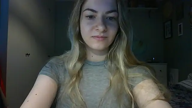 Snapshot of ROSIEx_sweet chatting on 04.27.26 ROSIEx sweet online show from 04.27.26
