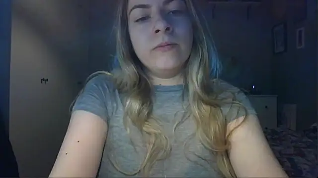 Snapshot of ROSIEx_sweet chatting on 04.28.26 ROSIEx sweet online show from 04.28.26
