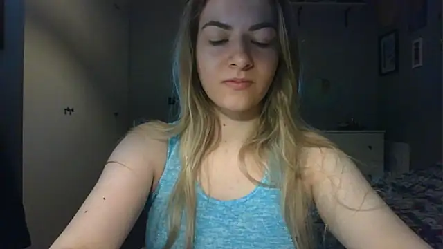 Snapshot of ROSIEx_sweet chatting on 05.19.26 ROSIEx sweet online show from 05.19.26