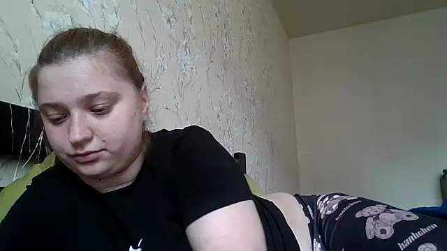 Snapshot of kila_lo chatting on 04.29.26 kila lo online show from 04.29.26