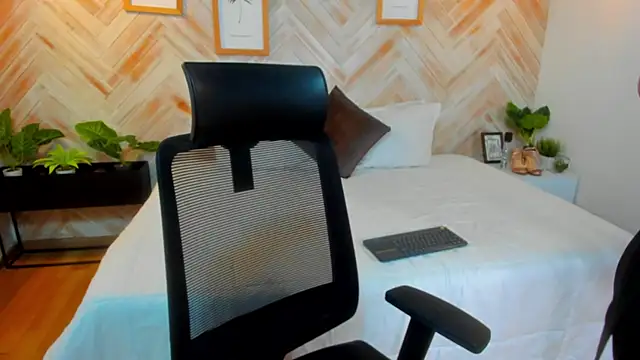 AniiRose online show from 02.26.25