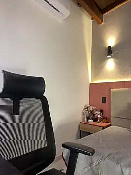 AniiRose online show from 10.05.25