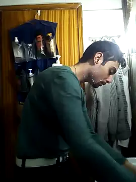 Snapshot of Raze_Elusive chatting on 12.10.24 Raze Elusive online show from 12.10.24