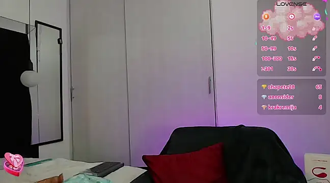 Snapshot of cutehanna1 chatting on 02.13.25 cutehanna1 online show from 02.13.25
