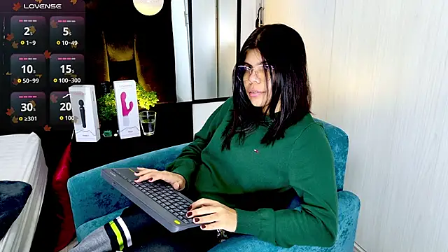 Snapshot of cutehanna1 chatting on 09.29.25 cutehanna1 online show from 09.29.25