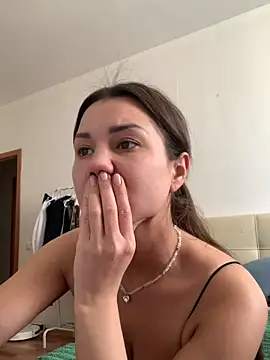 Snapshot of MiraMiss chatting on 05.17.26 MiraMiss online show from 05.17.26
