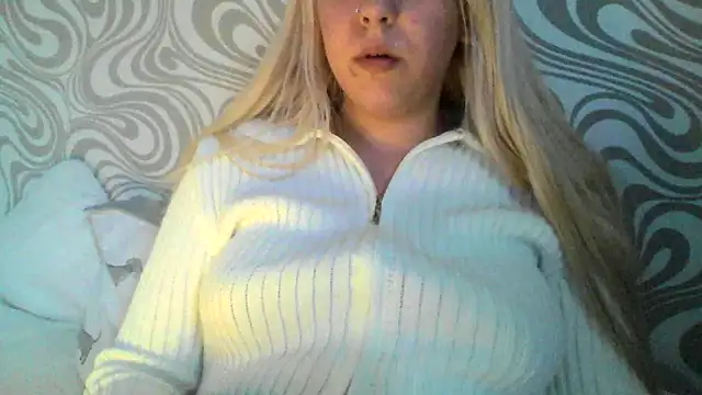 Snapshot of bunnyamy chatting on 03.13.25 bunnyamy online show from 03.13.25