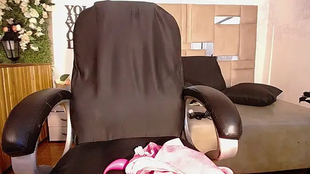 Queenjenn   online show from 12.31.24