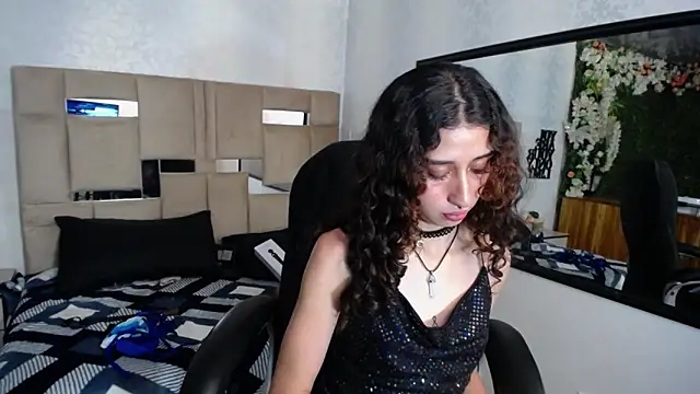 Queenjenn   online show from 01.14.25