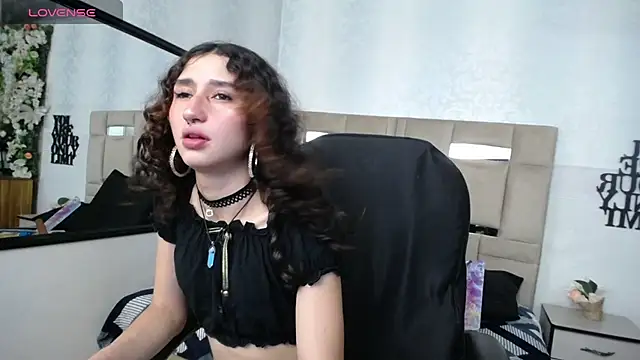 Queenjenn   online show from 01.15.25