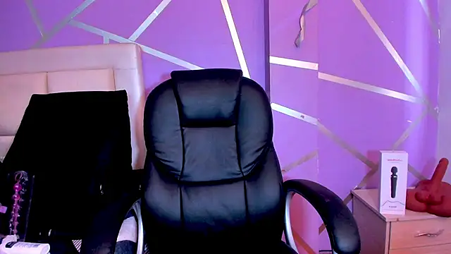 Queenjenn   online show from 01.29.25