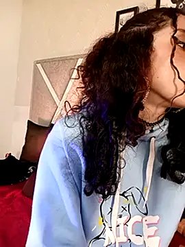 Queenjenn   online show from 02.16.25