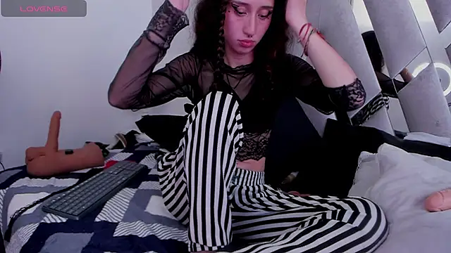 Queenjenn   online show from 03.12.25