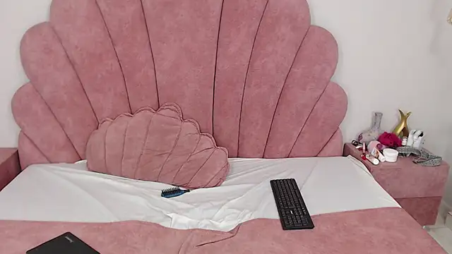 Candy Bony online show from 12.28.24