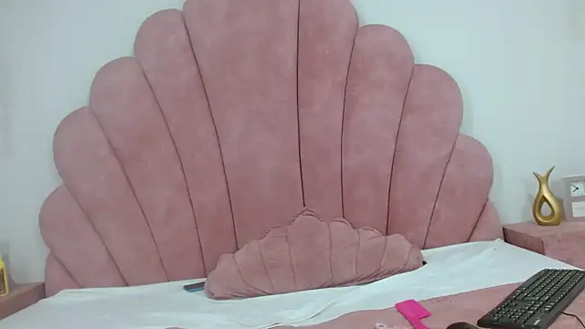 Candy Bony online show from 02.08.25