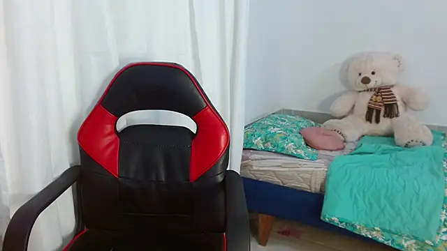 Snapshot of diamondGirl chatting on 02.06.25 diamondGirl online show from 02.06.25