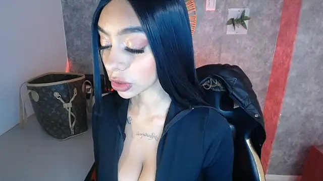 Snapshot of Tiffanny chatting on 12.19.24 Tiffanny online show from 12.19.24