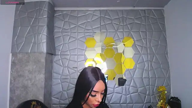 Snapshot of Tiffanny chatting on 03.16.25 Tiffanny online show from 03.16.25