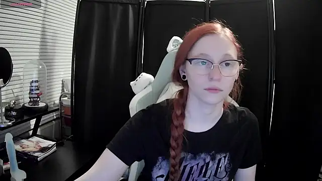 LilyFoxxx online show from 02.12.25