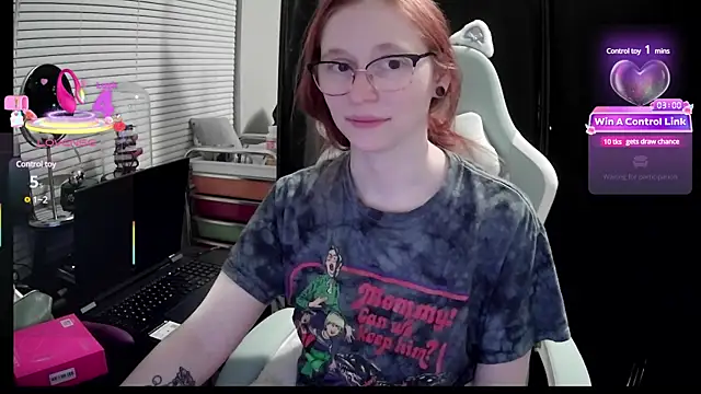 LilyFoxxx online show from 02.28.25