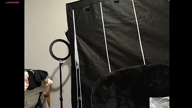 LilyFoxxx online show from 03.17.25