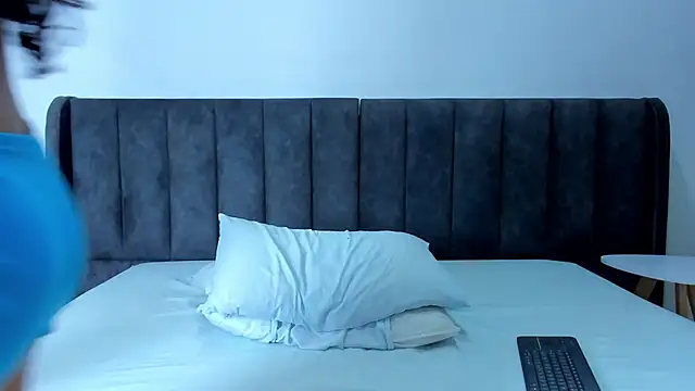 Snapshot of valtira_nova chatting on 01.22.25 valtira nova online show from 01.22.25