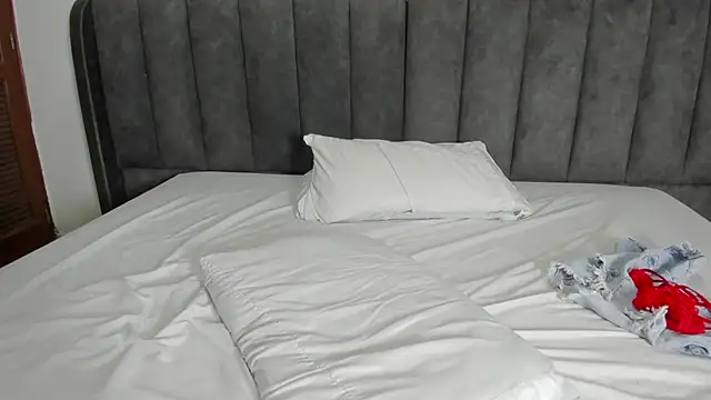 Snapshot of valtira_nova chatting on 03.15.25 valtira nova online show from 03.15.25