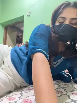 Snapshot of Black_Glow chatting on 02.13.25 Black Glow online show from 02.13.25