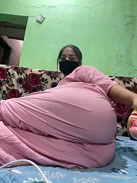 Snapshot of Black_Glow chatting on 03.18.25 Black Glow online show from 03.18.25