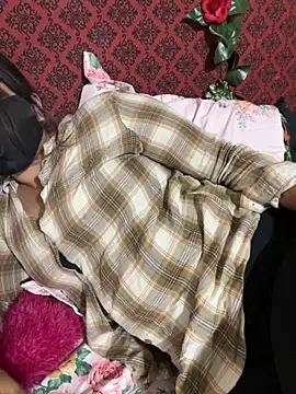 Snapshot of Black_Glow chatting on 12.03.25 Black Glow online show from 12.03.25