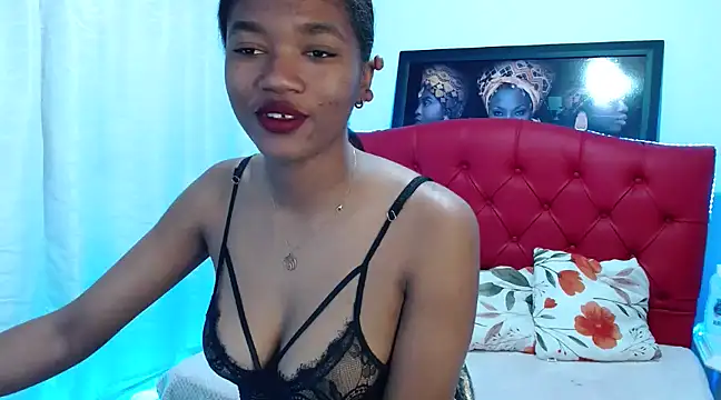 Snapshot of MISSANDRE4 chatting on 12.28.24 MISSANDRE4 online show from 12.28.24