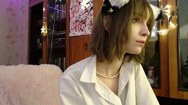 Snapshot of cloudgirrl chatting on 01.12.25 cloudgirrl online show from 01.12.25