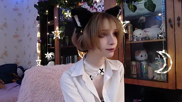 Snapshot of cloudgirrl chatting on 02.27.25 cloudgirrl online show from 02.27.25