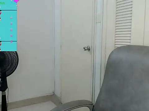 Snapshot of nicoll_crazzy chatting on 12.20.25 nicoll crazzy online show from 12.20.25