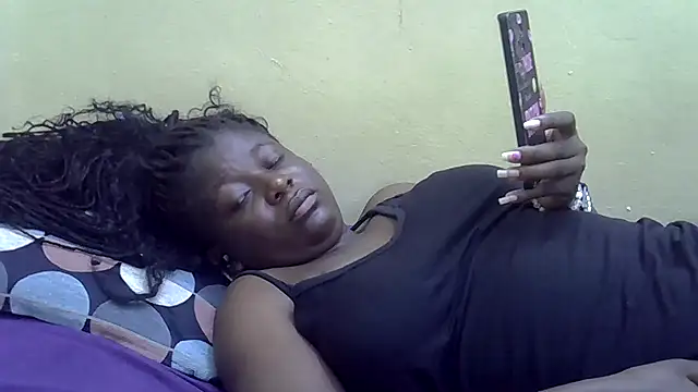 Snapshot of Harrisamor chatting on 10.21.25 Harrisamor online show from 10.21.25