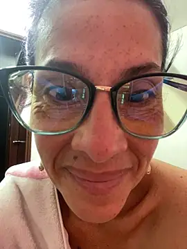 Snapshot of Goddess-Love- chatting on 11.19.25 Goddess-Love- online show from 11.19.25