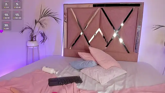 RachellEbony online show from 12.18.24