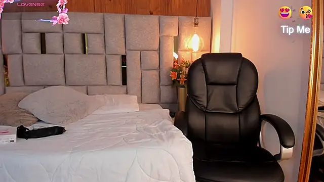 Snapshot of Saori_newman chatting on 01.31.25 Saori newman online show from 01.31.25