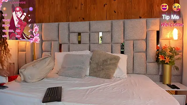 Snapshot of Saori_newman chatting on 02.08.25 Saori newman online show from 02.08.25