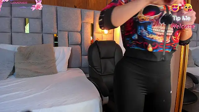 Snapshot of Saori_newman chatting on 02.10.25 Saori newman online show from 02.10.25